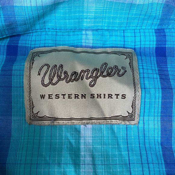 Pearly snap button-down, short sleeve, wrangler, plaid shirt - Picture 2 of 3